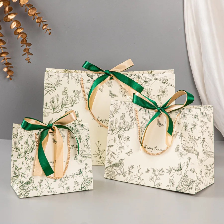 Luxury Skincare Packaging - 10 Adet Çiçek Baskılı Kağıt Hediye